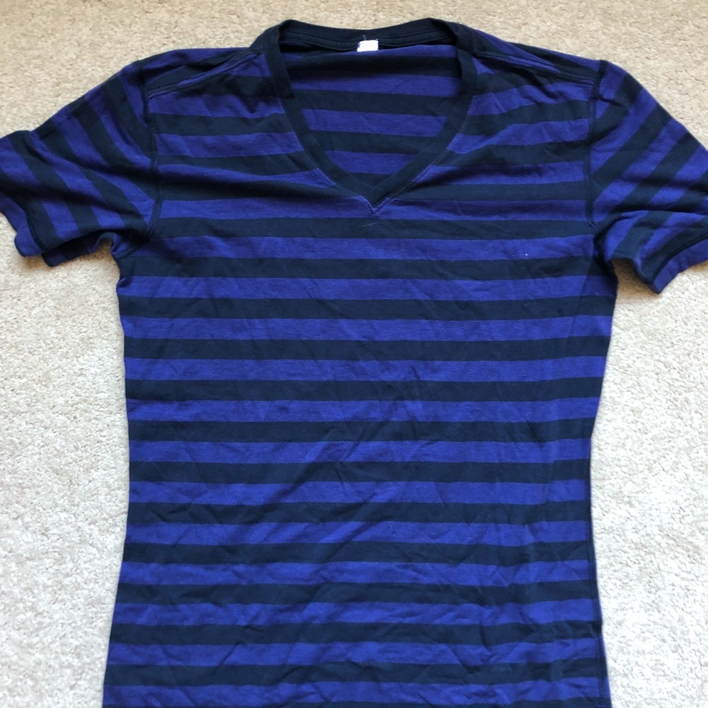 Lululemon v-neck t-shirt (SPECIAL OFFER)
